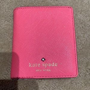 Kate Spade pink wallet in perfect condition.